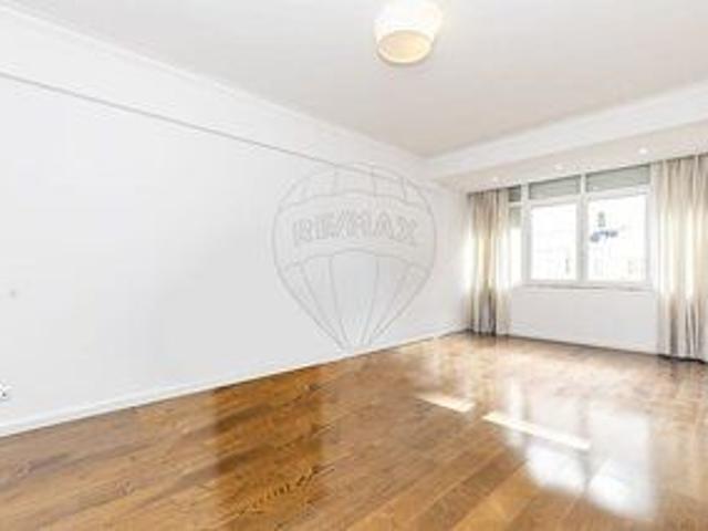 Apartment excellent condition 2 bedrooms Beato Lisboa