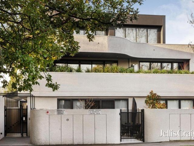 Apartment exclusivity with sporting views