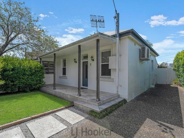 7 Bourke Street, Adamstown NSW
