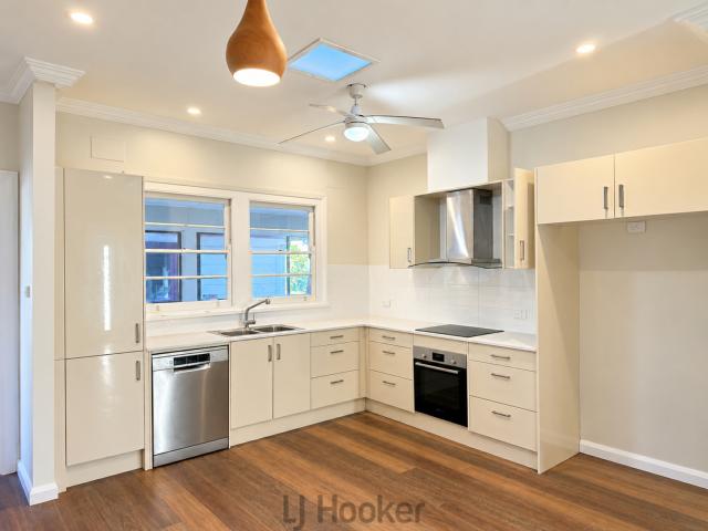 82 Anzac Parade, Toronto NSW