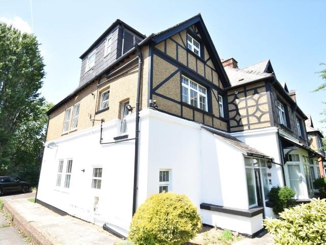 apartment for rent at Cranes Park, Surbiton