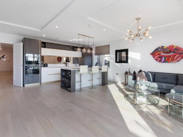 apartment for rent at apartment Atkinson Close, London SW20