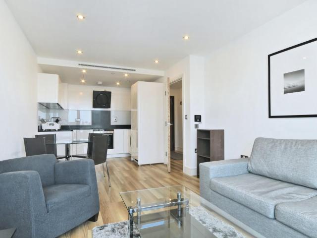 apartment for rent at apartment Altitude Point, Alie Street, London, E1