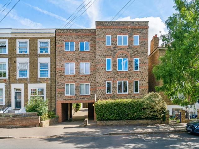 apartment for rent at apartment Arragon Road, Twickenham, Middlesex TW1