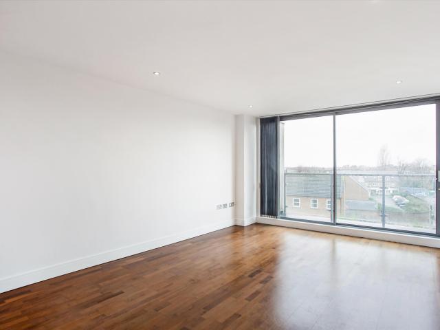 apartment for rent at apartment Balham Hill, London, SW12