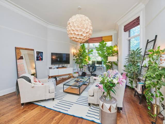 apartment for rent at apartment Belsize Lane, London, NW3