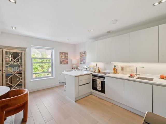 apartment for rent at apartment Culverden Road, London SW12
