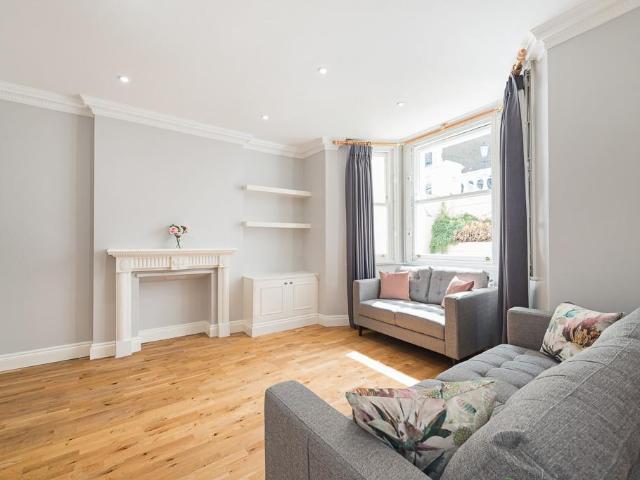 apartment for rent at apartment Campden Grove, Kensington, London W8