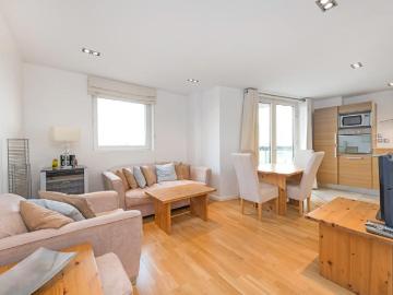 apartment for rent at apartment City Tower, Limeharbour, Nr Canary Wharf, London, E14