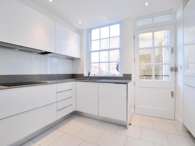 apartment for rent at apartment Grosvenor Square, Mayfair, London W1K