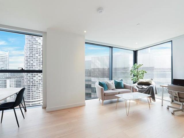 apartment for rent at apartment Hampton Tower, South Quay Plaza, London, E14