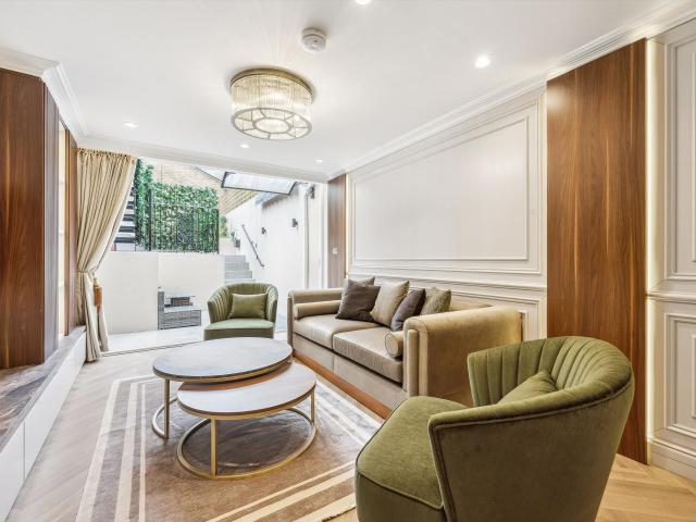 apartment for rent at apartment Royal Crescent, London, W11