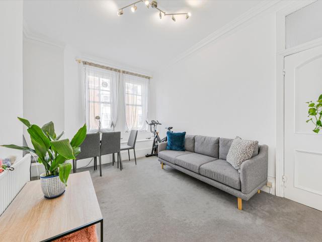 apartment for rent at apartment St. Johns Wood High Street, London, NW8