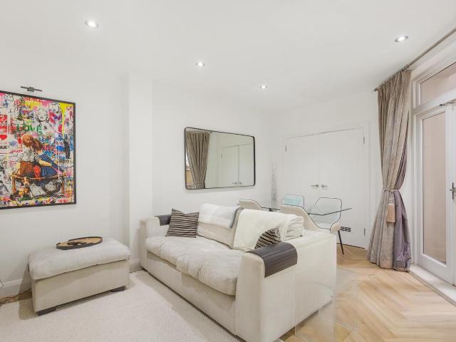 apartment for rent at apartment Seymour Street, London W1H