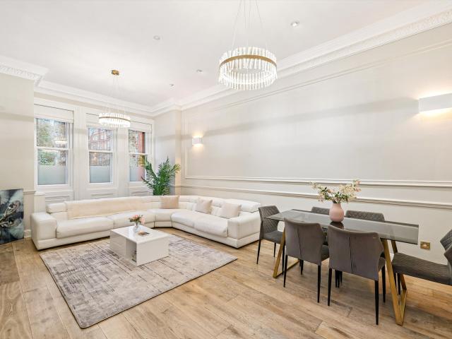 apartment for rent at apartment Sloane Gardens, London SW1W