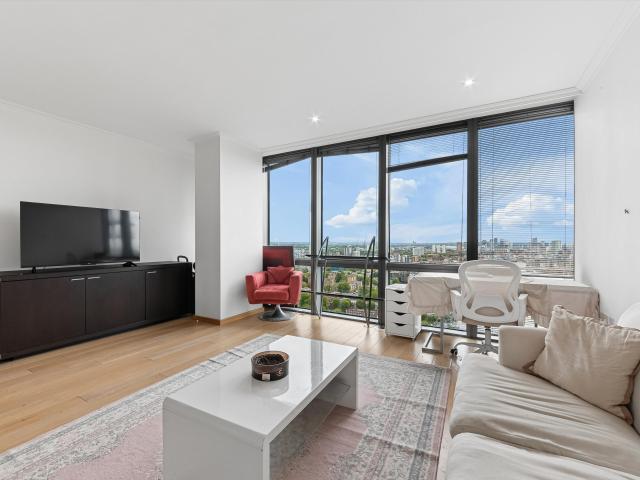 apartment for rent at apartment West India Quay, 26 Hertsmere Road, Nr Canary Wharf, London, E14