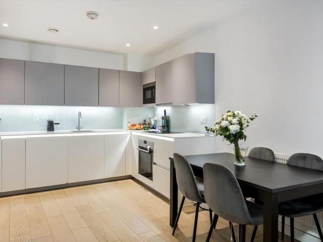 apartment for rent at apartment Wilkinson Close, Cricklewood, London, NW3, NW2