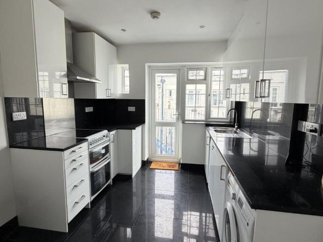 apartment for rent at Brent Street, Hendon