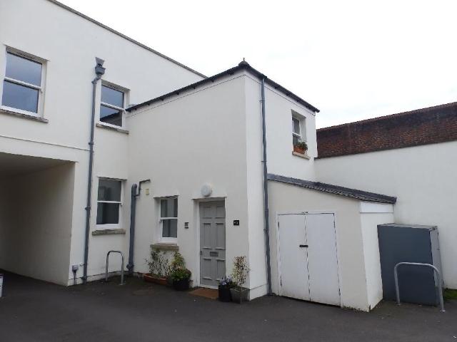 apartment for rent at Brighton Road, Surbiton
