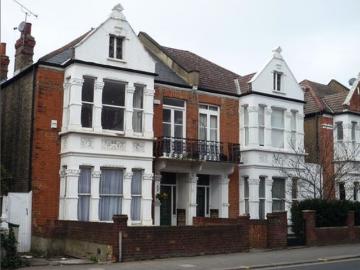 apartment for rent at Fulham Palace Road, London