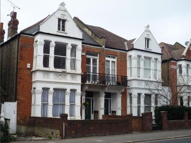 apartment for rent at Fulham Palace Road, London