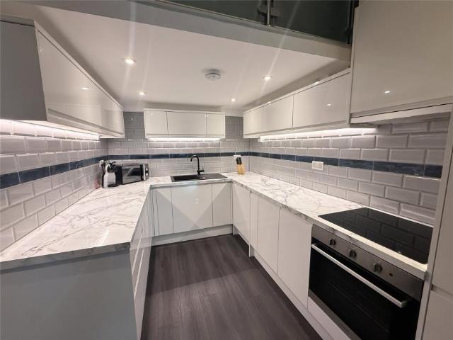 apartment for rent at High Street, Orpington, BR6, UK