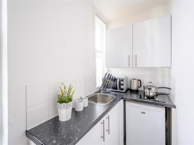 apartment for rent at Hill Street, Mayfair, City Of London W1J 5NA, England