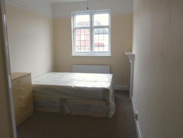 apartment for rent at Oakfields Road Golders Green, London, NW11 0JANW110JA, England