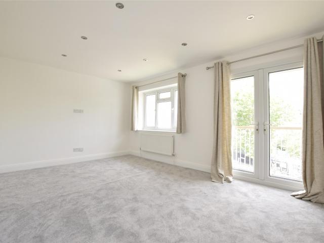 apartment for rent at Lebanon Gardens, London, SW18, UK
