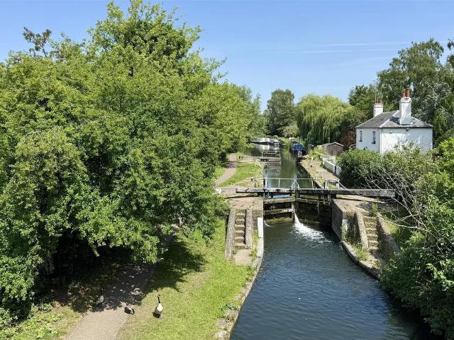 apartment for rent at Pinnacle House, Kings Langley