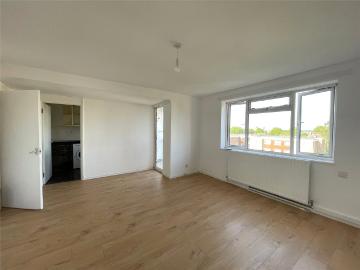 apartment for rent at Woodcote Road, Wallington, SM6, UK