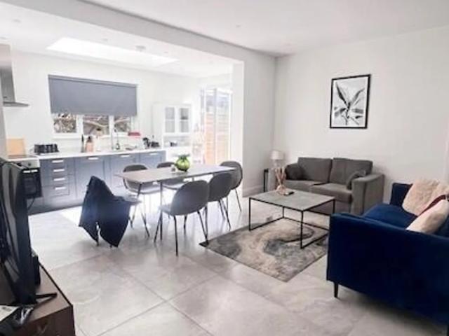 apartment for rent at Woodside Park Road, London, United_kingdom