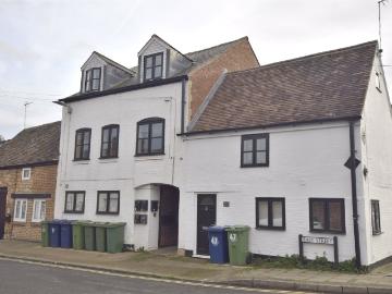apartment for rent at Tomkinson Court, 46 East Street, Tewkesbury, Gloucestershire, GL20, UK