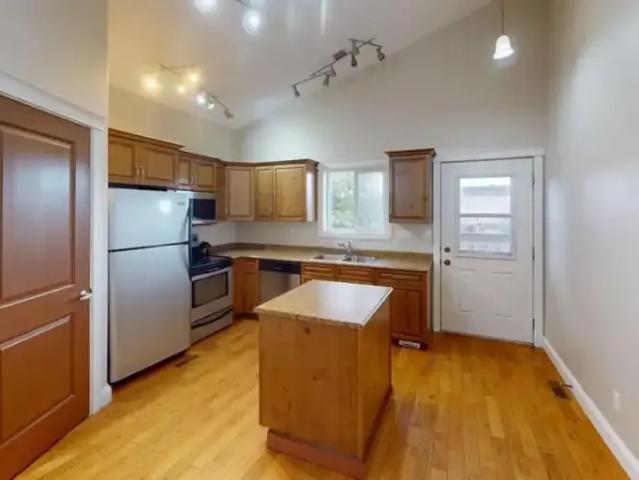 Apartment For Rent Hinton AB 2600 ES105704290