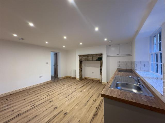 apartment for rent in 3 Savile Terrace, Halifax, HX1 3DU