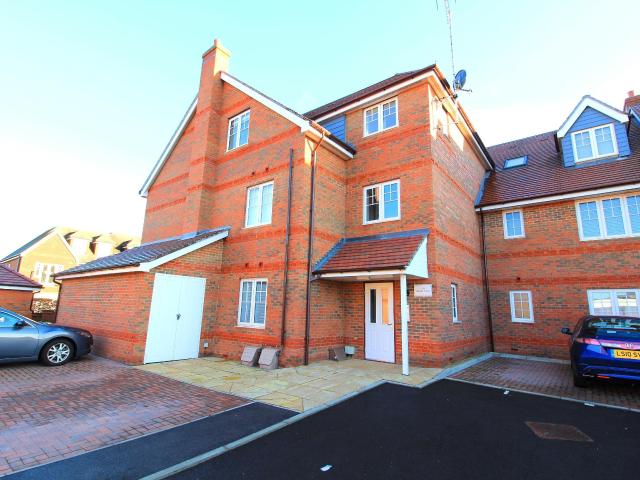 apartment for rent in 110 Larchfield Road, Maidenhead, Maidenhead