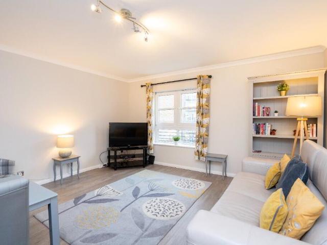 apartment in 1 Hopetoun Crescent, Leith, Edinburgh, EH7 4AY