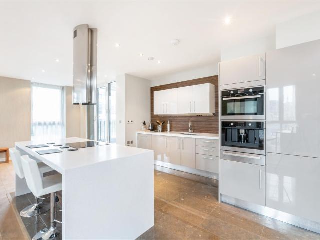 Apartment for rent in 1 Palace Place, St James Park, London, SW1E