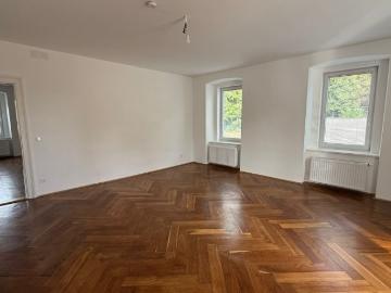 Wohnung zur Miete in 2560 - Parkplatz