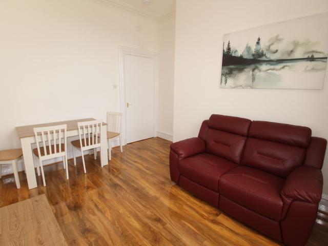 apartment for rent in 26 Rosemount Place 2FR