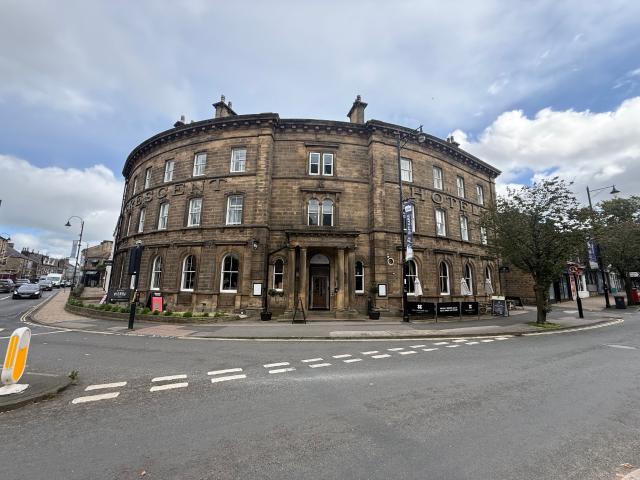 apartment for rent in 2 The Crescent, Ilkley. LS29 8FA UK