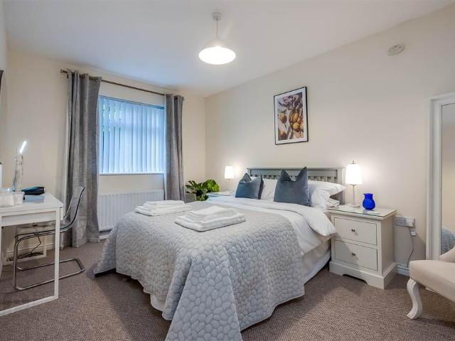 apartment for rent in 2 Glendale Court, 182 Saintfield Road, Belfast, BT8 6HN