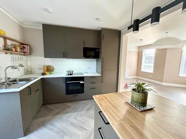 apartment for rent in 2a Willowfield Gardens, Belfast, BT6 9AZ