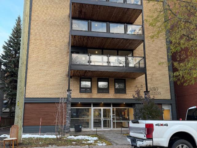 apartment for rent in 330 Mcleod St, Ottawa, ON K2P 2C5, Canada