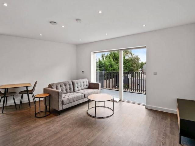 apartment for rent in 469 Purley Way, Croydon, CR0 4RG