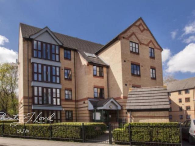 apartment for rent in Consul House, E3