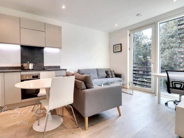 apartment for rent in Corsican Square, E3