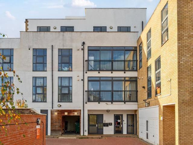 apartment for rent in Caxton Road, London, London