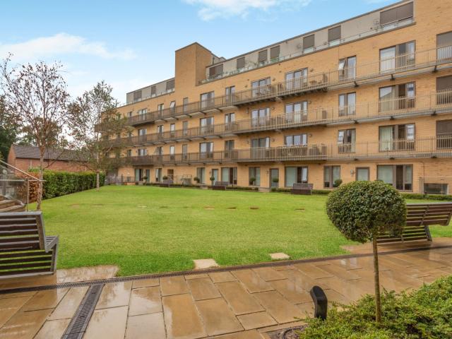 apartment for rent in Cambridge Cambridgeshire CB2 8RA Hills Road