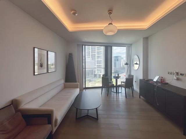 2 bedroom flat to rent on Carnation Way, London